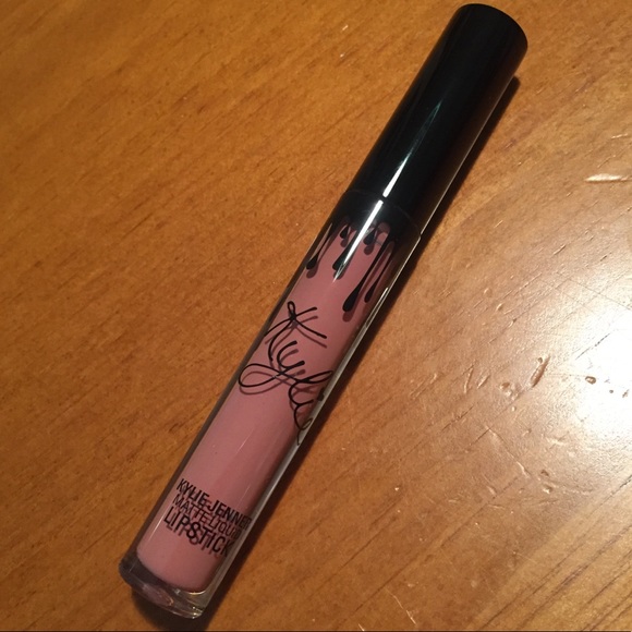 Kylie Matte Liquid Lipstick 👄 - Picture 3 of 10
